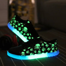 2017 New Super Cool Skull Brand Glowing Shoes With Lights For Adults Luminous Fluorescent Shoes For men Unisex Casual Shoes