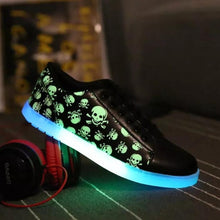 2017 New Super Cool Skull Brand Glowing Shoes With Lights For Adults Luminous Fluorescent Shoes For men Unisex Casual Shoes