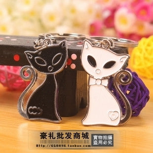 Gift personality black and white cat couple key chain keychain yiwu logo